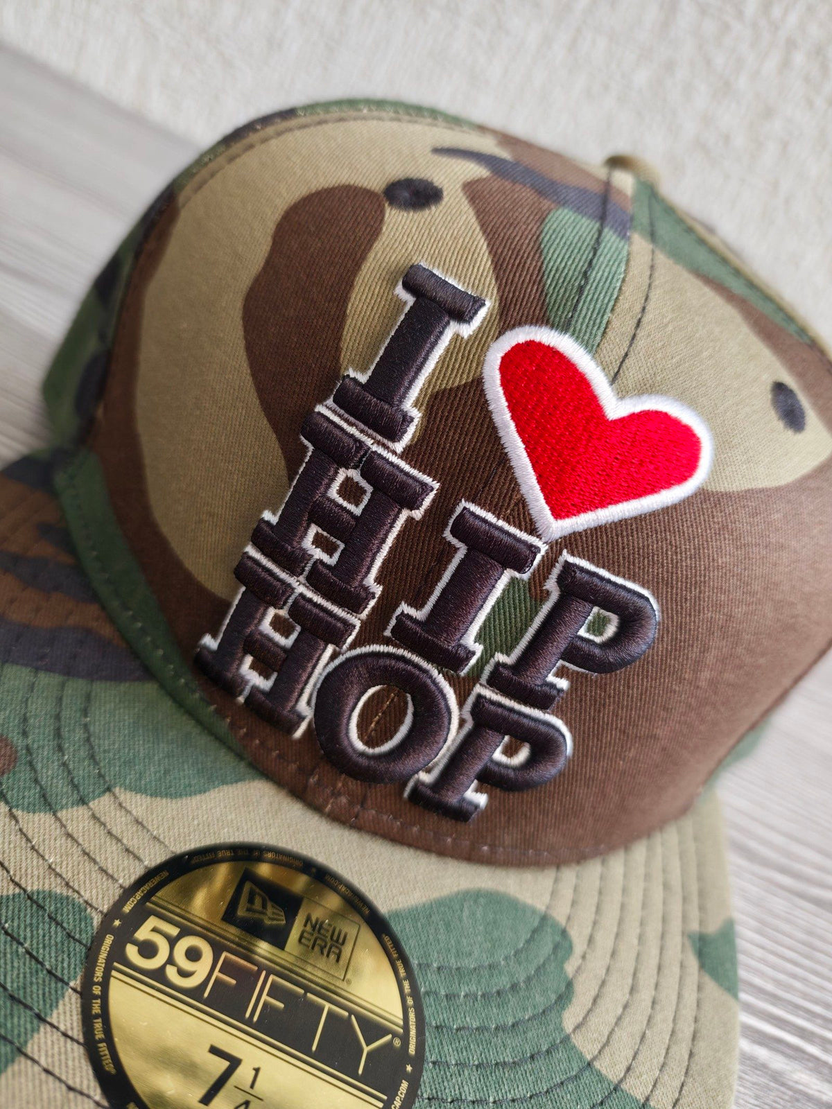 New Era beige camouflage cap embroidered 'I ❤️ HIP HOP' and logo tape.