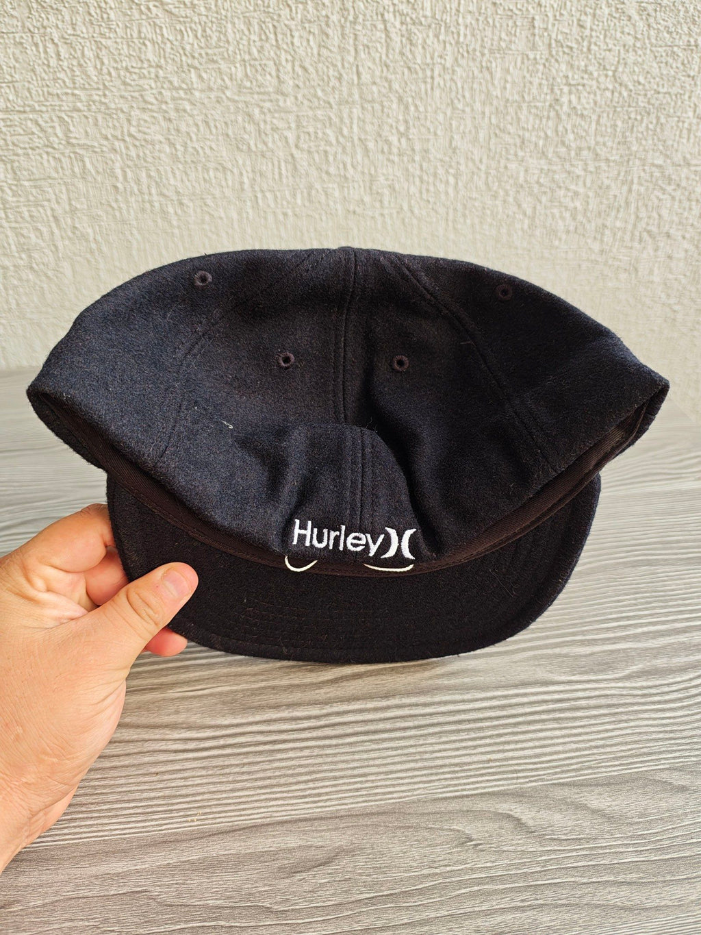 Hurley navy bucket hat with embroidered logo and structured 8-panel design.