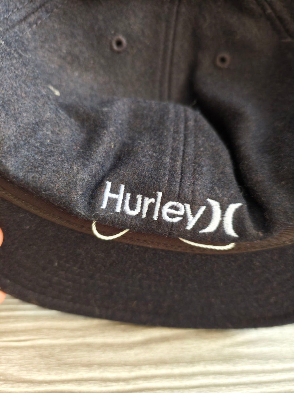 Hurley navy bucket hat with embroidered logo and structured 8-panel design.