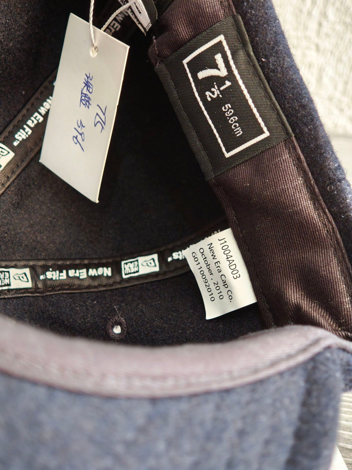 Hurley navy bucket hat with embroidered logo and structured 8-panel design.